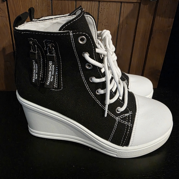 Stylish Black and White High-Top Wedge Sneakers - Picture 3 of 7